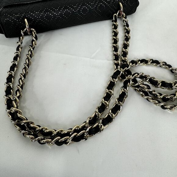 Tory Burch Black Robinson Perforated Diamond Chain Shoulder bag - Picture 11 of 12